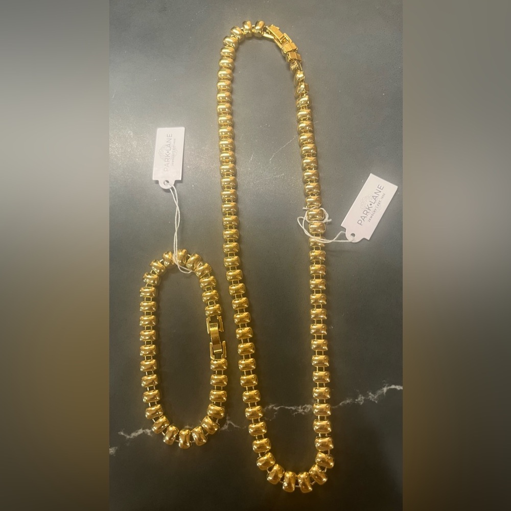 NWT Park lane Necklace and bracelet set